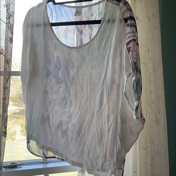 Printed Back White Flowy Top - Picture 2 of 2